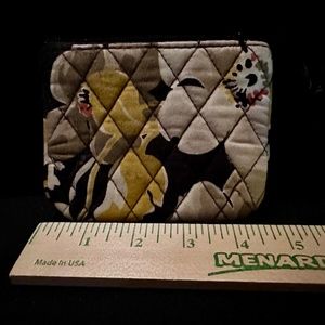 Vera zip ID case in Dogwood